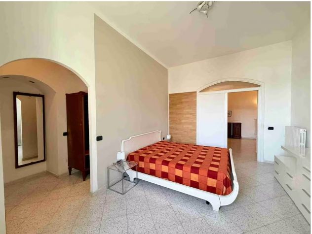 AMPIO APPARTAMENTO CON GIARDINO PRIVATO, 2 POSTI AUTO E DOPPIO INGRESSO - Foto 7
