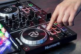 DJ/TECNICO PER EVENTI MUSICALI SERALI IN RESORT E VILLAGGI ITALIA - Foto 4