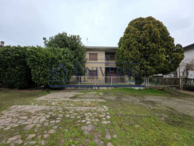VILLA SINGOLA DI AMPIA METRATURA SU DUE LIVELLI LIBERA SUBITO - Foto 10