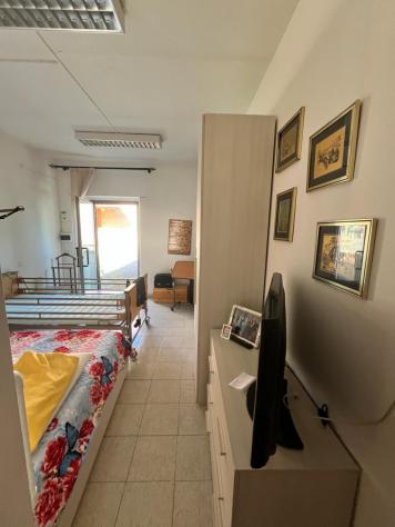 Nel Villaggio di Montebuono, a soli 10 km dalle Terme di Sorano e a 18 km da Pitigliano,
vendiamo un casale di circa 150 mq su due piani composto: Pi - Foto 18