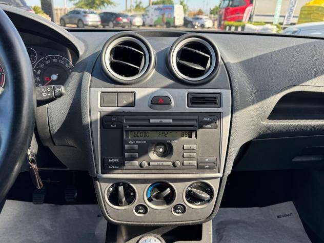 Ford Fiesta 1.4 TDCI 68CV 5P NEOPATENTATI 2007 - Foto 8