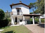 Lido spina, stupenda villetta , posizione angolare,  grande giardino, abita &hellip;