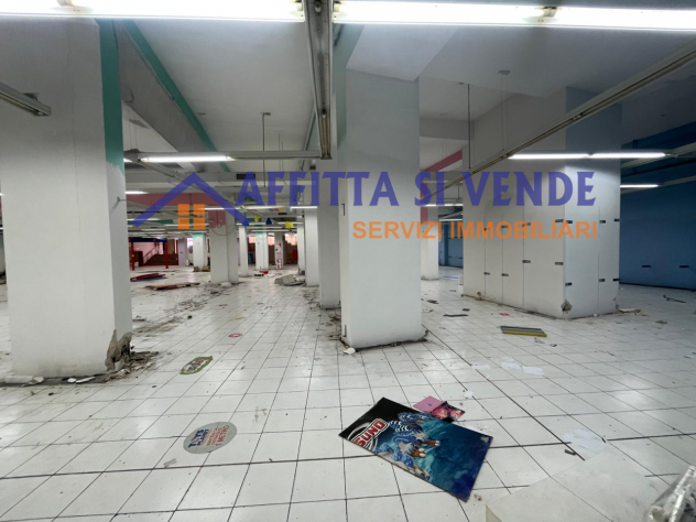 Oltre 3 vetrine in affitto a Siracusa - Foto 4