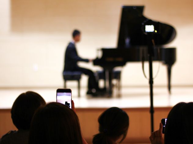 Pianista genere classico, swing e romantico