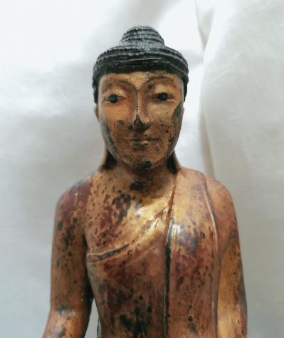 BELLISSIMO ANTICO BUDDHA IN LEGNO LACCATO E DORATO, BIRMANIA, XIX SECOLO. - Foto 6