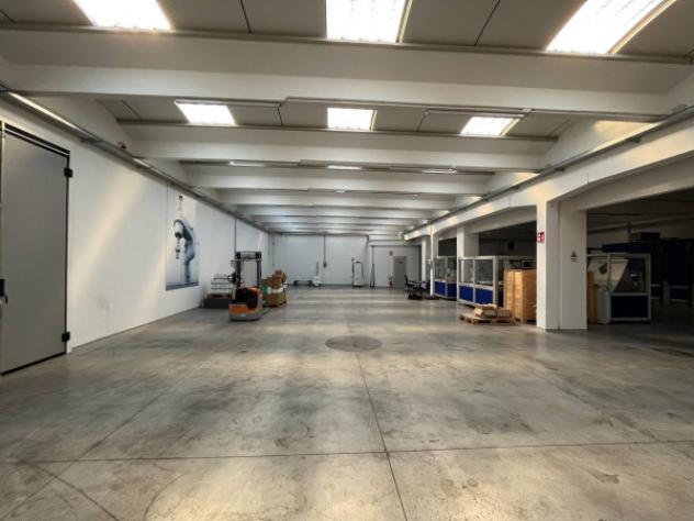 Immobile di 1400 m² con più di 5 locali in vendita a Brescia