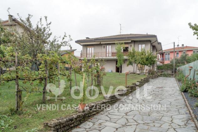 Villa di 347 m² con più di 5 locali e box auto in vendita a Como