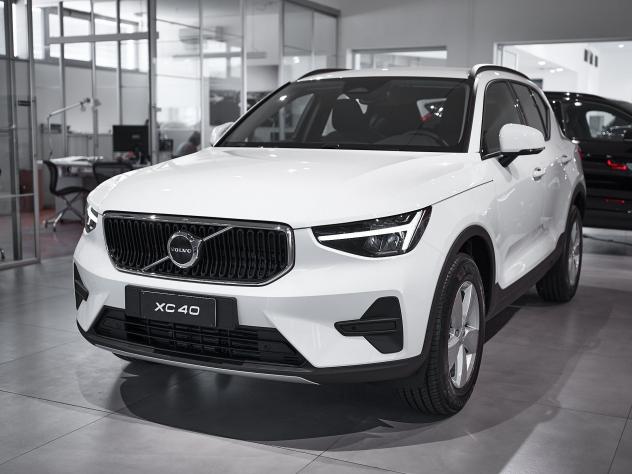 Volvo XC40 B3 automatico Essential - Foto 2