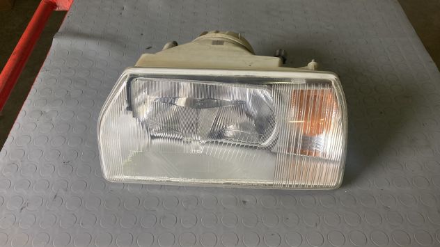 Faro anteriore SX Skoda PickUp del 1995