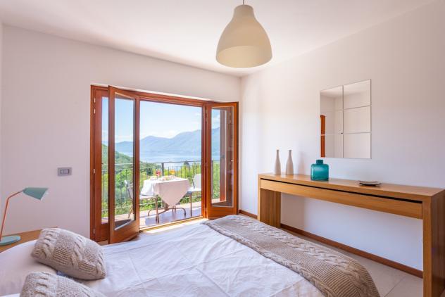 casa indipendente in vendita a Luino in zona Colmegna