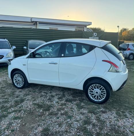 Lancia Ypsilon 0.9 TwinAir 85 CV 5 porte Metano Ecochic Gold - Foto 4