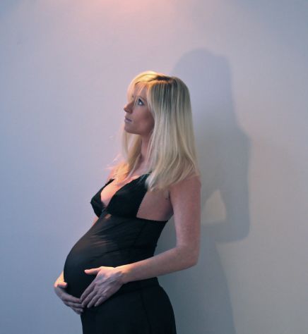 Cercasi modella incinta per servizio fotografico maternita' pagato - Foto 4