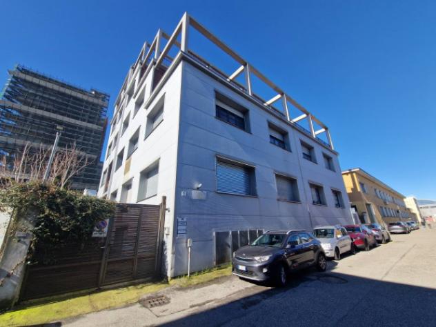 Immobile di 100 m² in affitto a Milano