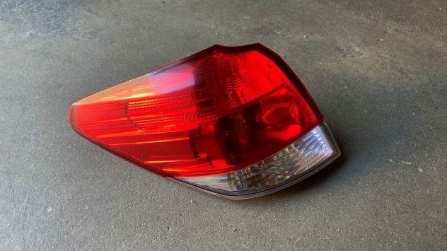 Fanale posteriore SX originale Subaru Legacy SW del 2012 (84912AJ100)