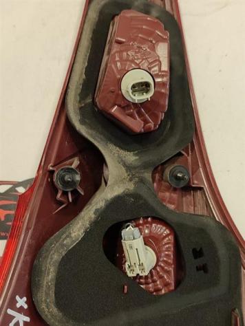 STOP POSTERIORE DESTRO INTEGRATO NEL PORTELLO TOYOTA Rav4 6° Serie 8158142050 2ADFTV (12) - Foto 3