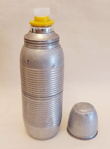 Thermos vintage in alluminio pressofuso completo di bicchiere Made in Italy