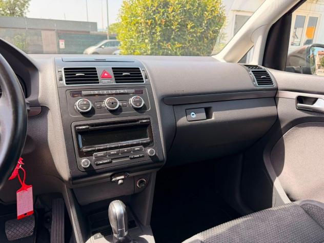 VOLKSWAGEN - Touran - 1.6 TDI DSG Comfortline 7 POSTI - Foto 10