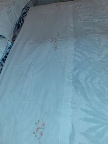 Parure Letto Matrimoniale Ricamata 2 piazze puro Cotone Lenzuolo sopra 2 Federe - Foto 4