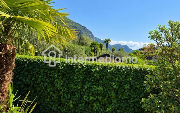UNA FINESTRA SUL GARDA, IMMERSA NEL VERDE - Foto 19