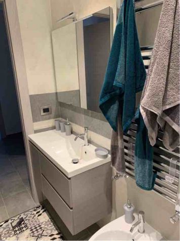 BILOCALE IN VIA BOSTON : 400 euro