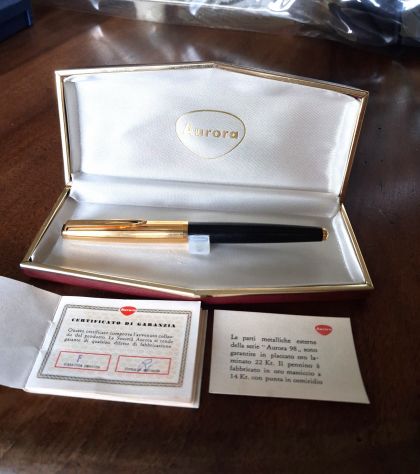 Aurora 98 Penna Stilografica Riserva Magica Nero e Oro laminato placato 22 Kt.