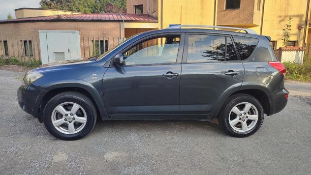 TOYOTA RAV4 2.2 D-4D 177CV LUXURY - Foto 3