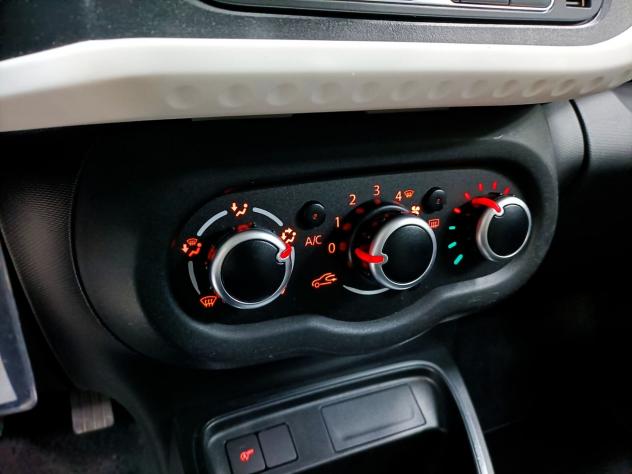 Renault Twingo 1.0 65CV S&S LIFE - LED CLIMA R&GO CONNECT - Foto 8