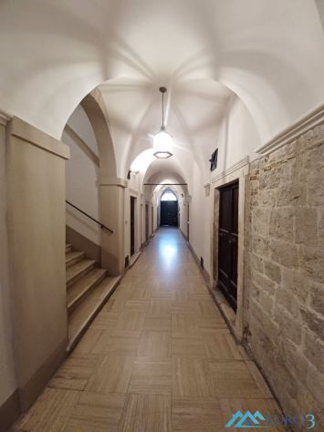ASCOLI PICENO-Centro storico-Appartamento mq 210 affrescato + ufficio - Foto 2