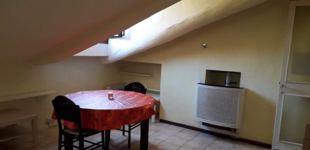 Privato affitta mansarda 35 mq , 550 euro mese con spese condominiali