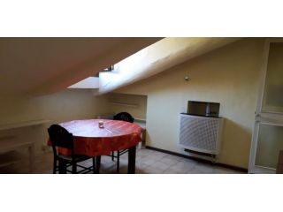 Privato affitta mansarda 35 mq , 550 euro mese con spese condominiali