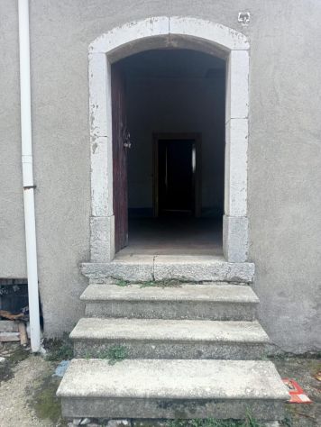AMPIO TERRENO DI 8.000 MQ CON CASOLARE DA RISTRUTTURARE - Foto 9