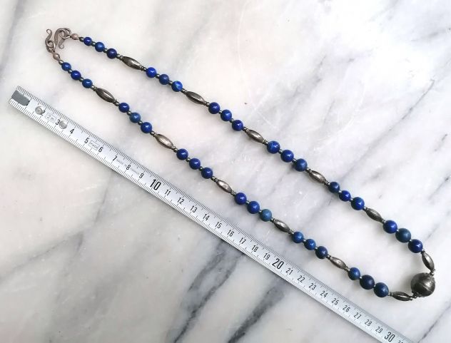 IMPORTANTE ANTICA COLLANA ETNICA IN LAPISLAZZULO ED ELEMENTI IN ARGENTO. - Foto 7
