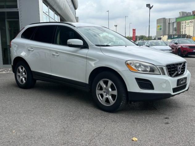 VOLVO XC60 D3 AWD Geartronic Momentum rif. 24180358 - Foto 2