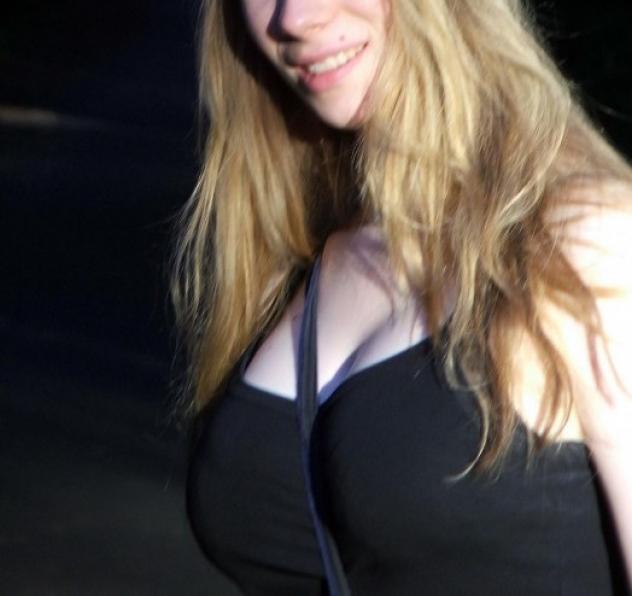 Donna di Frattamaggiore, 26 anni. Fisico Normale Tel: