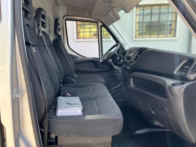 IVECO Daily 33S11V 2.3 PC-TN Furgone L1 H1 rif. 23816519 - Foto 10