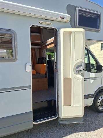 CAMPER KNAUS RENAULT MANSARDATO 6 POSTI DINETTE LETTO MATRIMONIALE GARAGE CLIMATIZZATORE FOTOVOLTAICO CAMPEGGIO USATI GENERALI 1541 - Foto 7