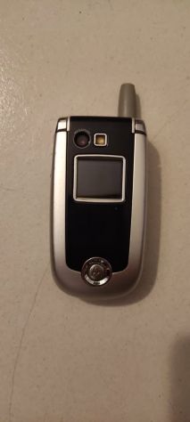 Vendo cellulare Motorola V635 (usato in buone condizioni).