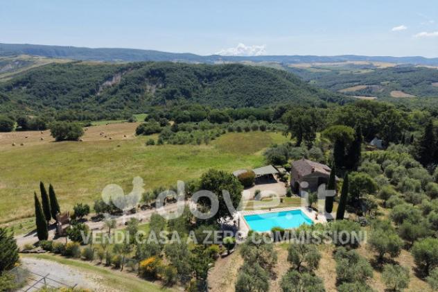 Rustico / Casale di 160 m² con più di 5 locali e posto auto in vendita a Pienza - Foto 2