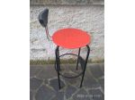 Sgabello di design in metallo
