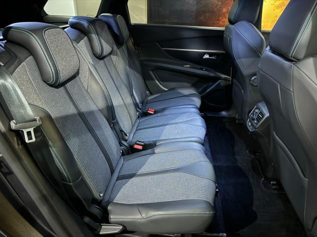 PEUGEOT 5008 1.5 BLUEHDI 130CV EAT8 7 POSTI ALLURE 2023 - Foto 9