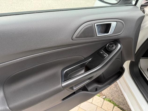 Ford Fiesta 1.2 Benzina Neopatentati - Foto 6
