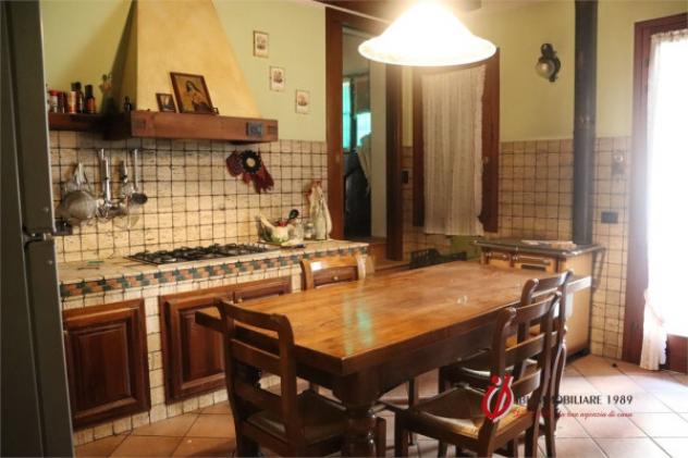 Rustico / Casale di 340 m² con più di 5 locali e box auto in vendita a Erbè - Foto 13