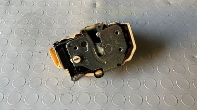 Chiusura centralizzata posteriore DX Fiat Panda del 2014 (51963629) - Foto 2