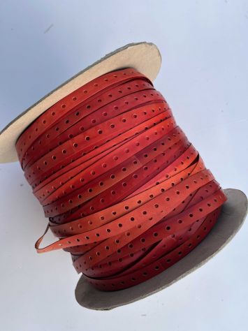 T35 Nastro in pelle a vegetale anilina Rosso forato H 14 mm - L 100 mt - Foto 7