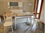 Credenza + Tavolo + 4 sedie anni '50 restaurati e decorati a mano