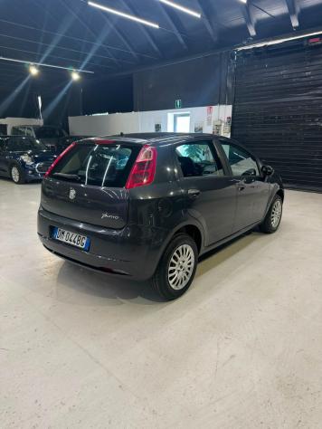 Fiat Punto GRANDE 1.4 5P DYNAMIC NATURAL POWER - Foto 4