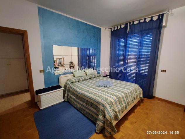 Casa bifamiliare in posizione centrale con ampio scoperto esclusivo, garage e due unità abitative - Foto 15