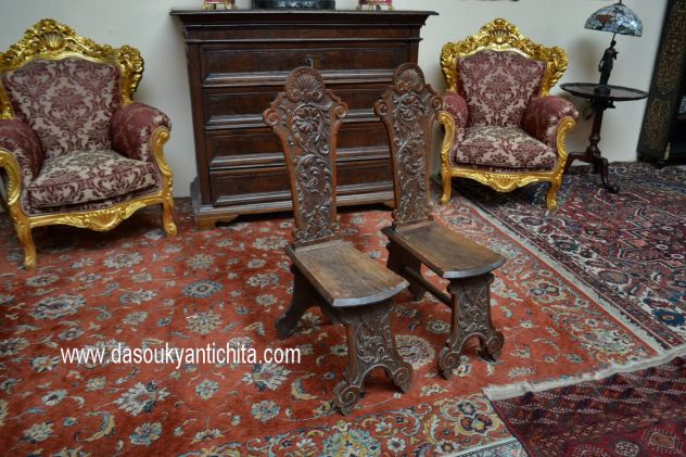 Coppia di antichi sgabelli-scranni stile Neorinascimentale - Foto 2