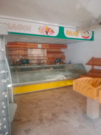 Attività / Licenza di 250 m² con 1 locale in affitto a Modena