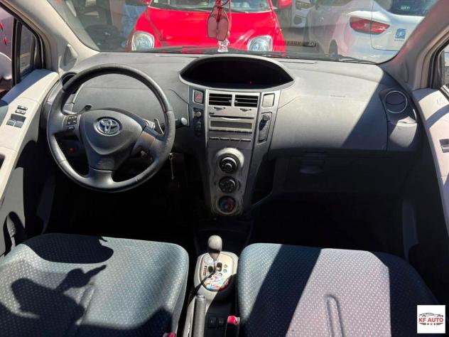 TOYOTA - Yaris 5p 1.3 automatica - Foto 9